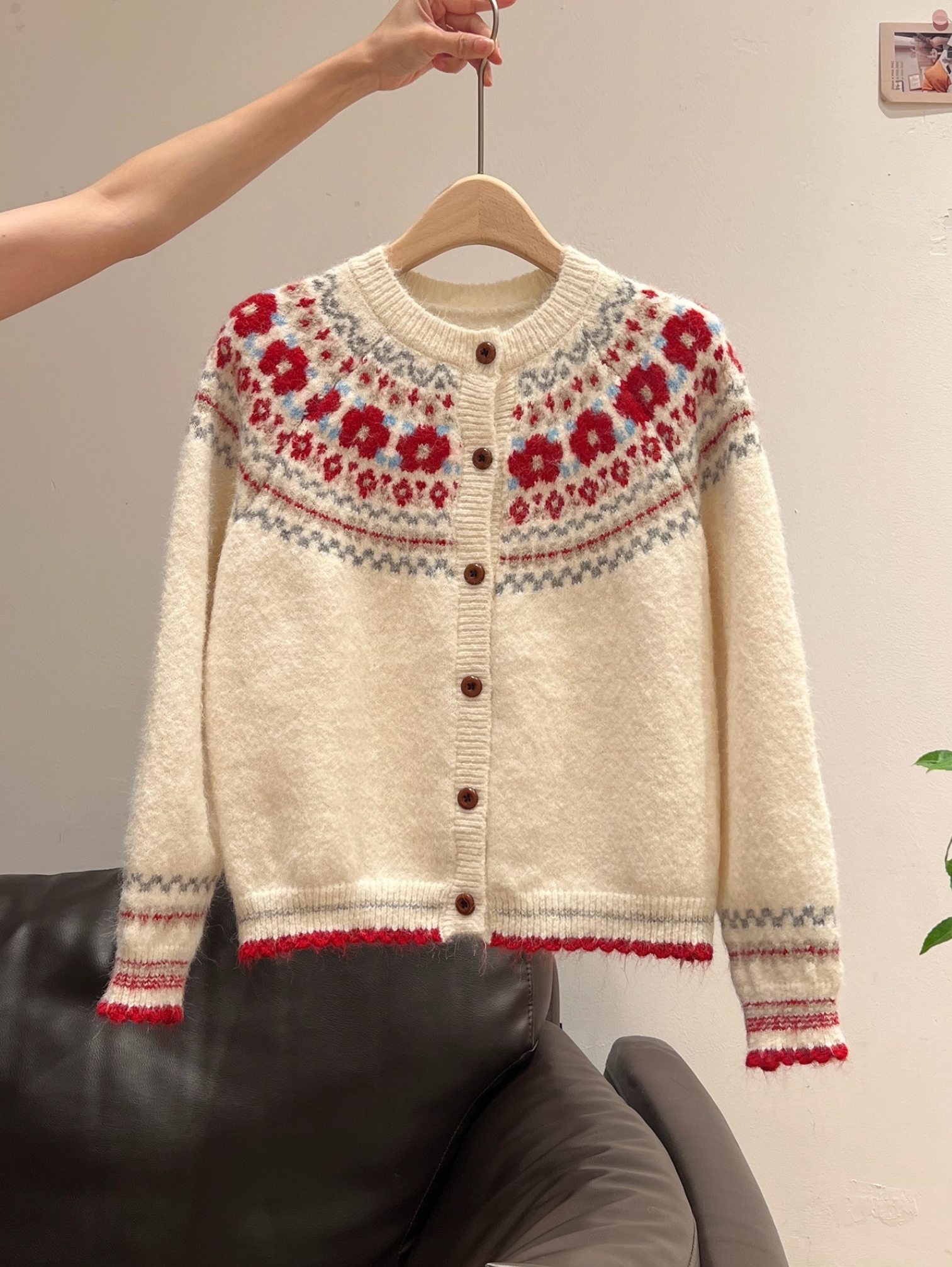 OATMEAL ISLE WOOLEN CARDIGAN