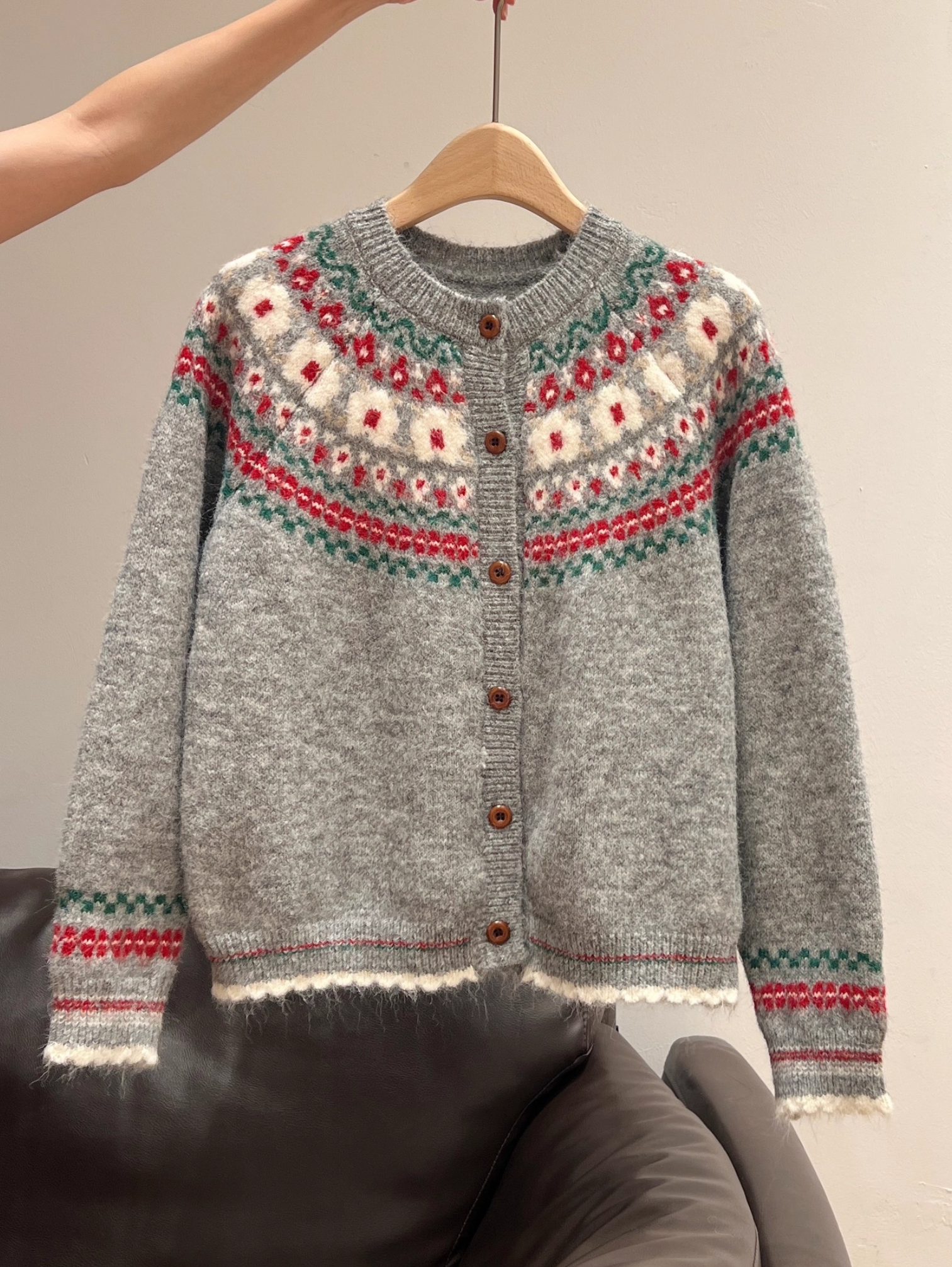 GRAY ISLE WOOLEN CARDIGAN