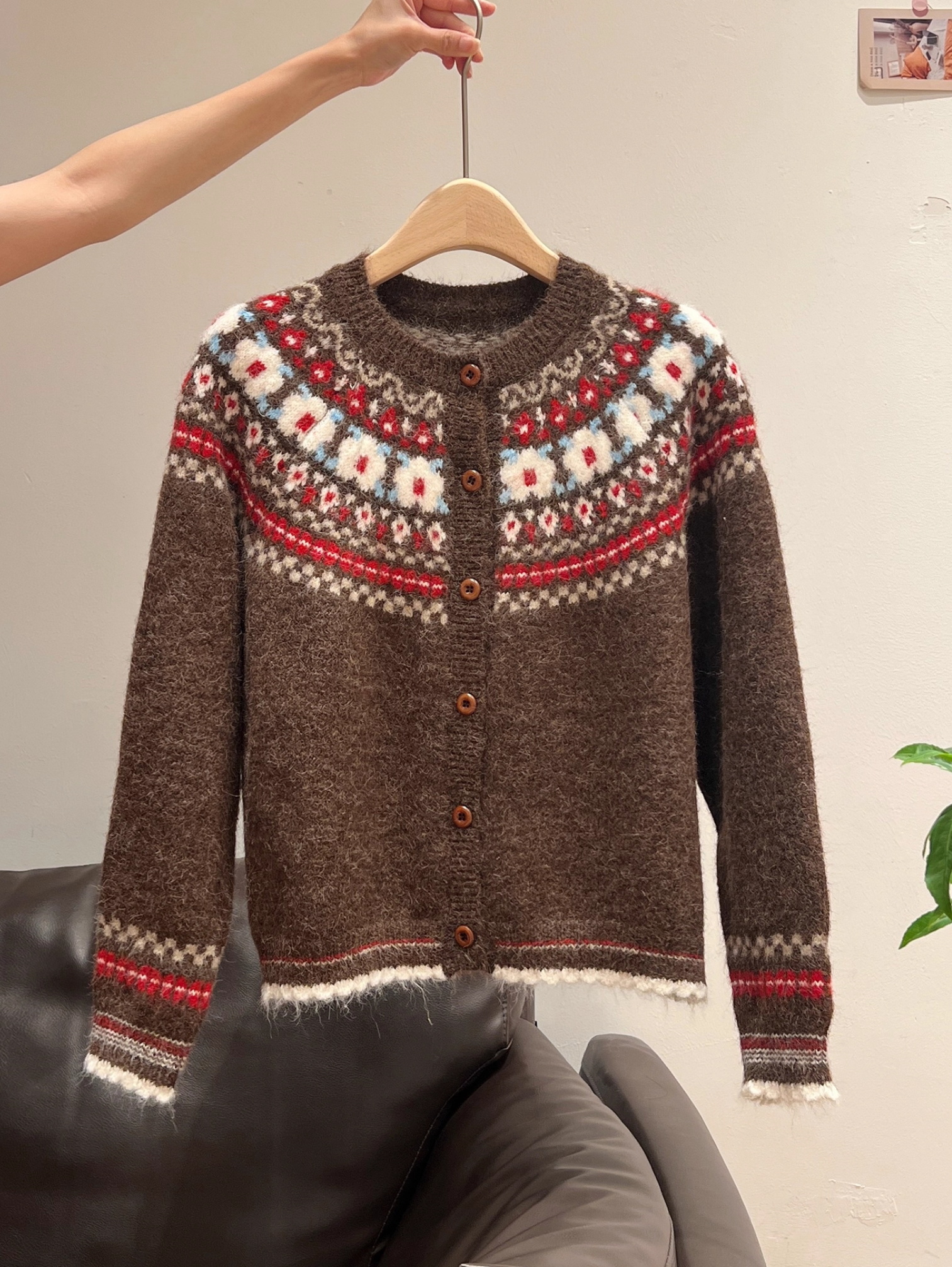 BROWN ISLE WOOLEN CARDIGAN