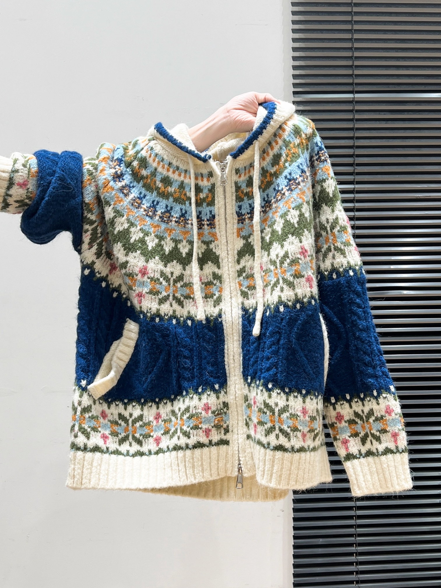 FAIR ISLE SNOWFLAKE ZIP HOODIE CARDIGAN