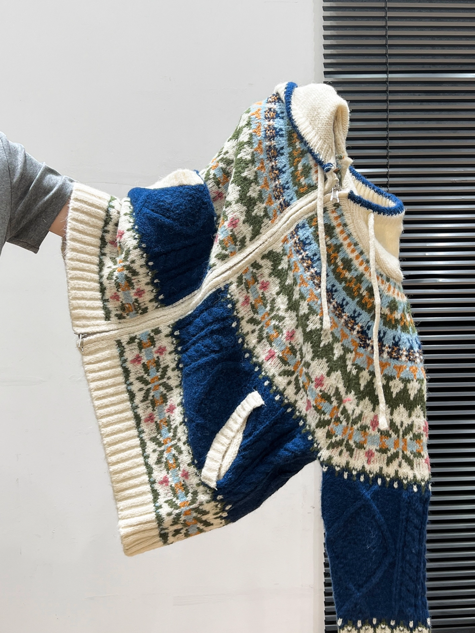 FAIR ISLE SNOWFLAKE ZIP HOODIE CARDIGAN