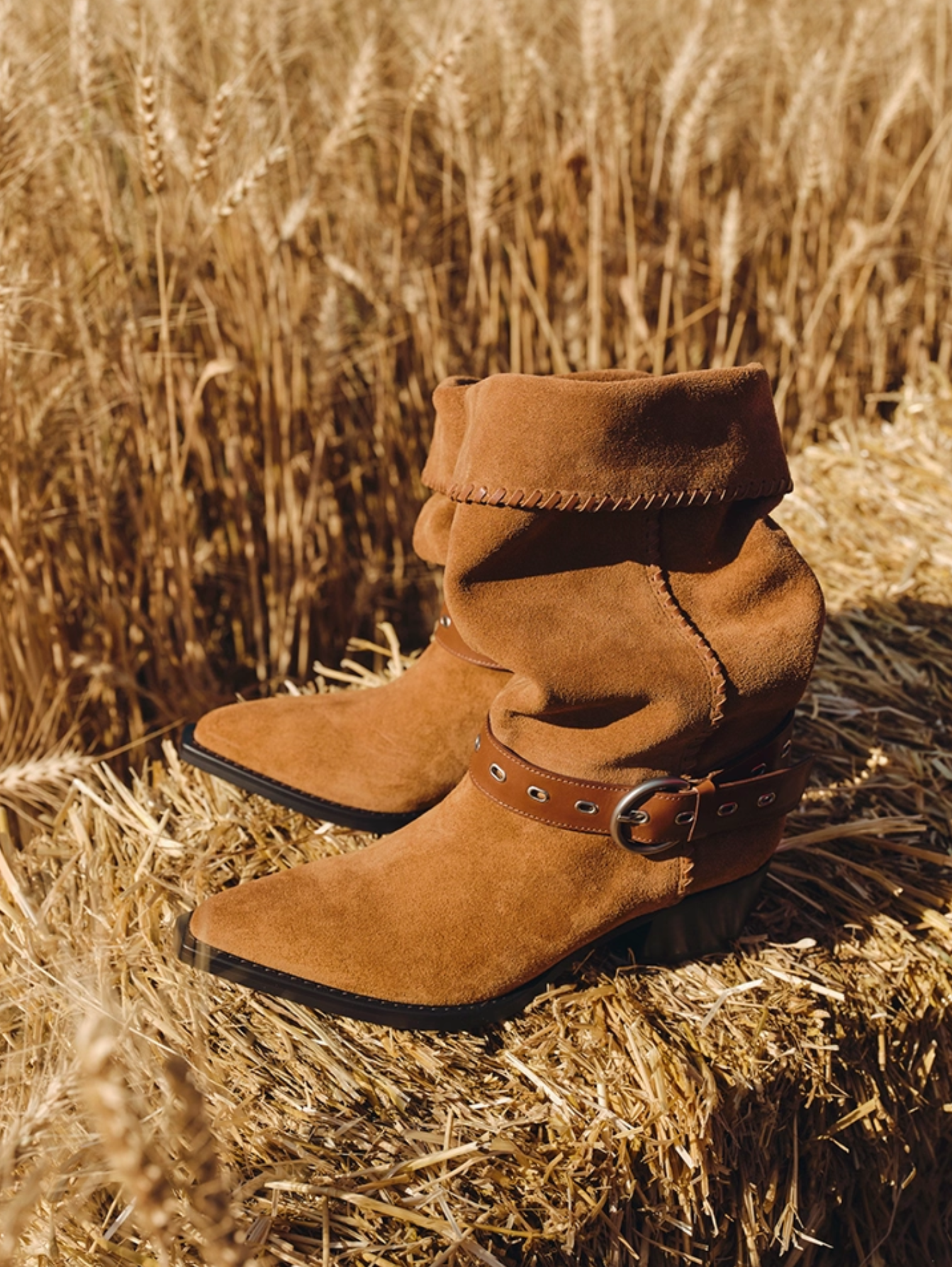 STACKED HEEL BOOTS WITH DECORATIVE BUCKLE