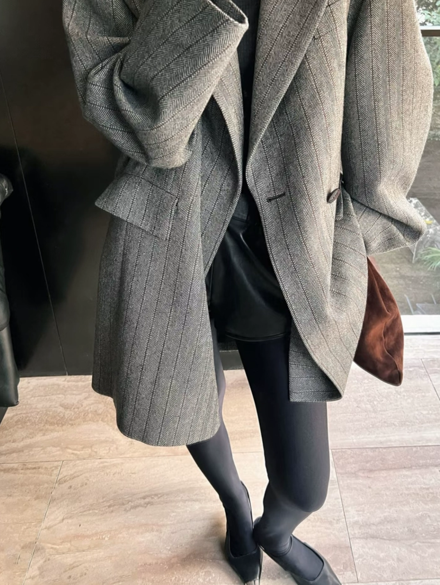 SLIM FIT MID-LENGTH SINGLE-BUTTON BLAZER