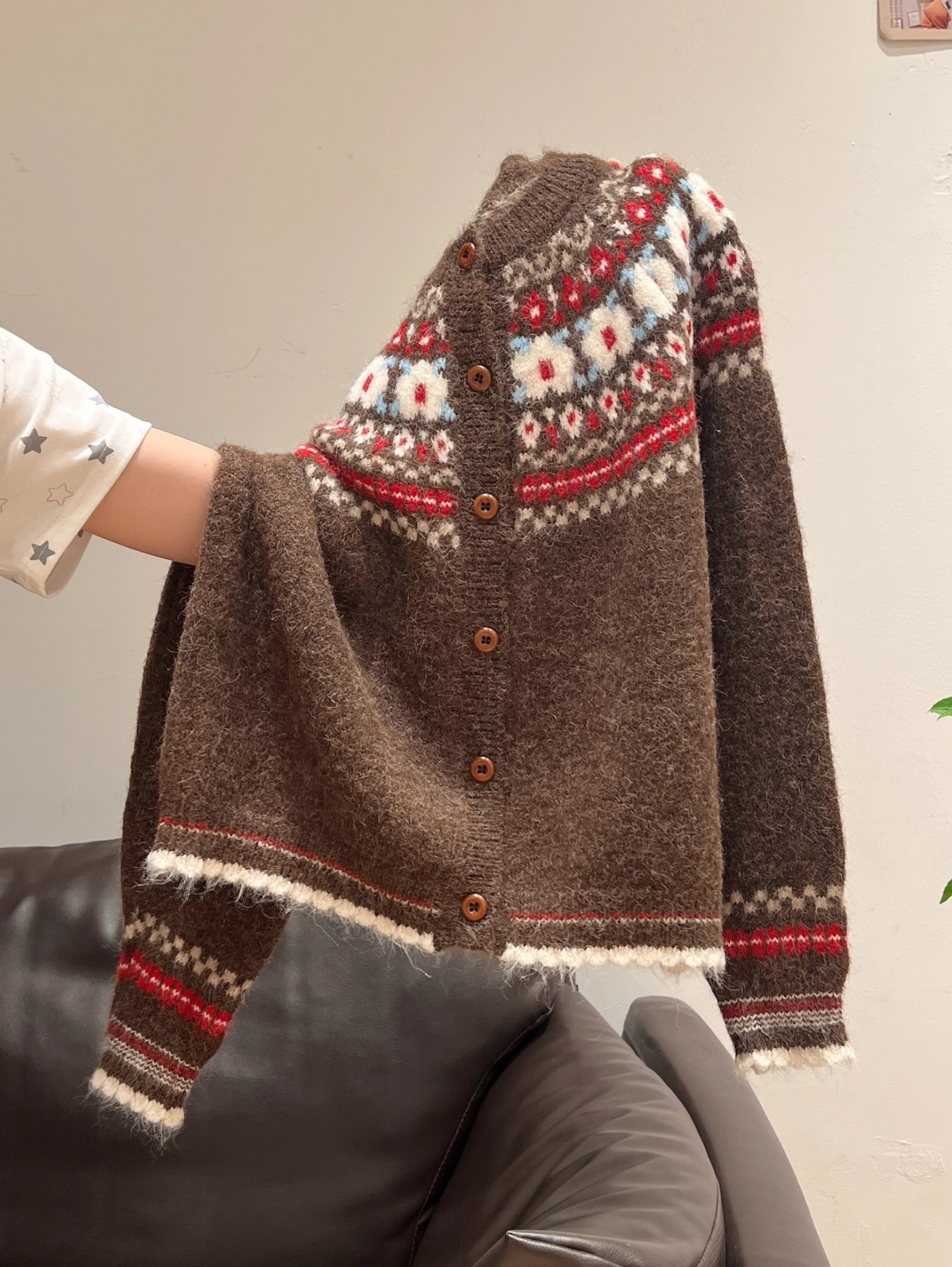 BROWN ISLE WOOLEN CARDIGAN