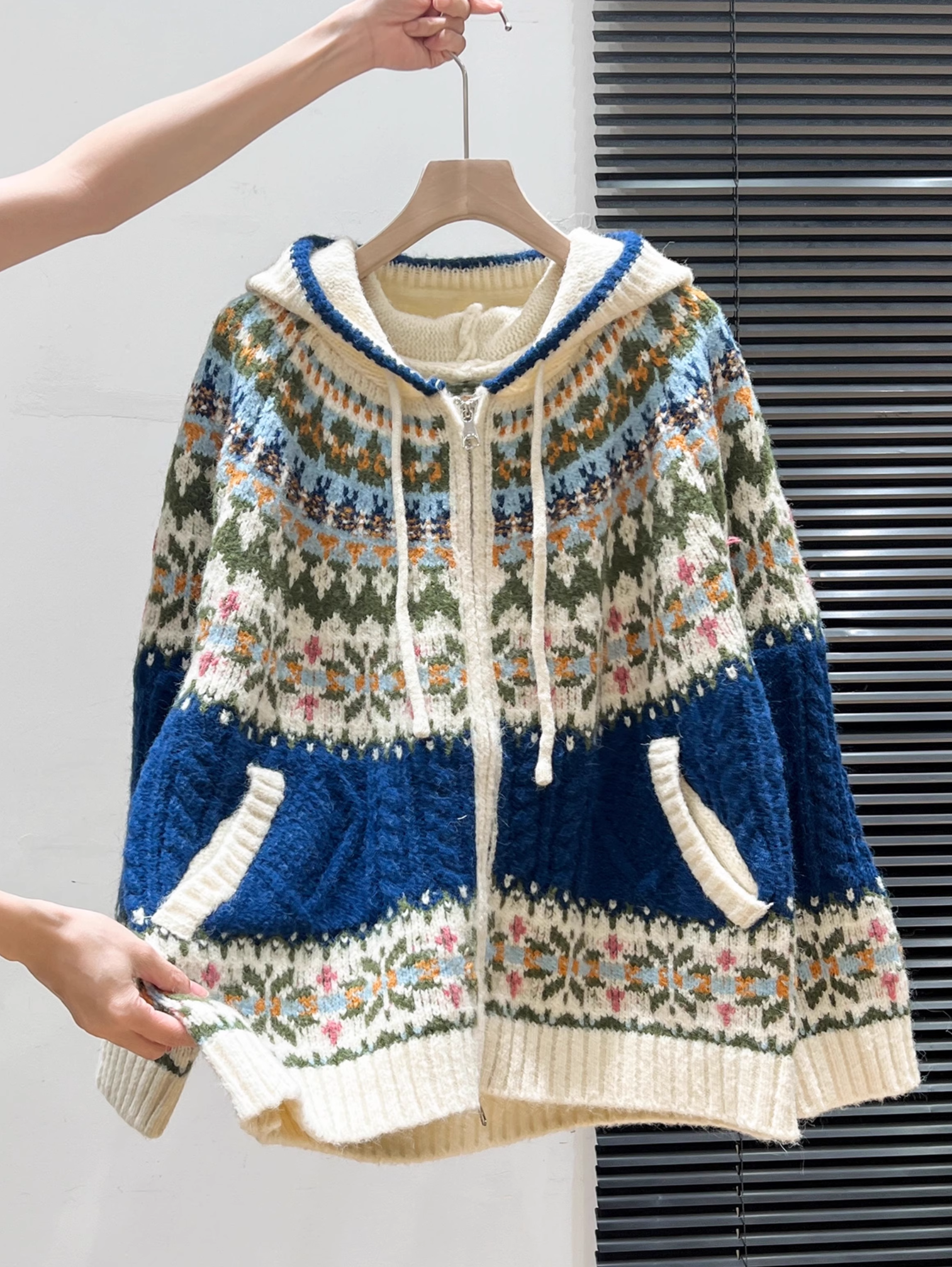 FAIR ISLE SNOWFLAKE ZIP HOODIE CARDIGAN