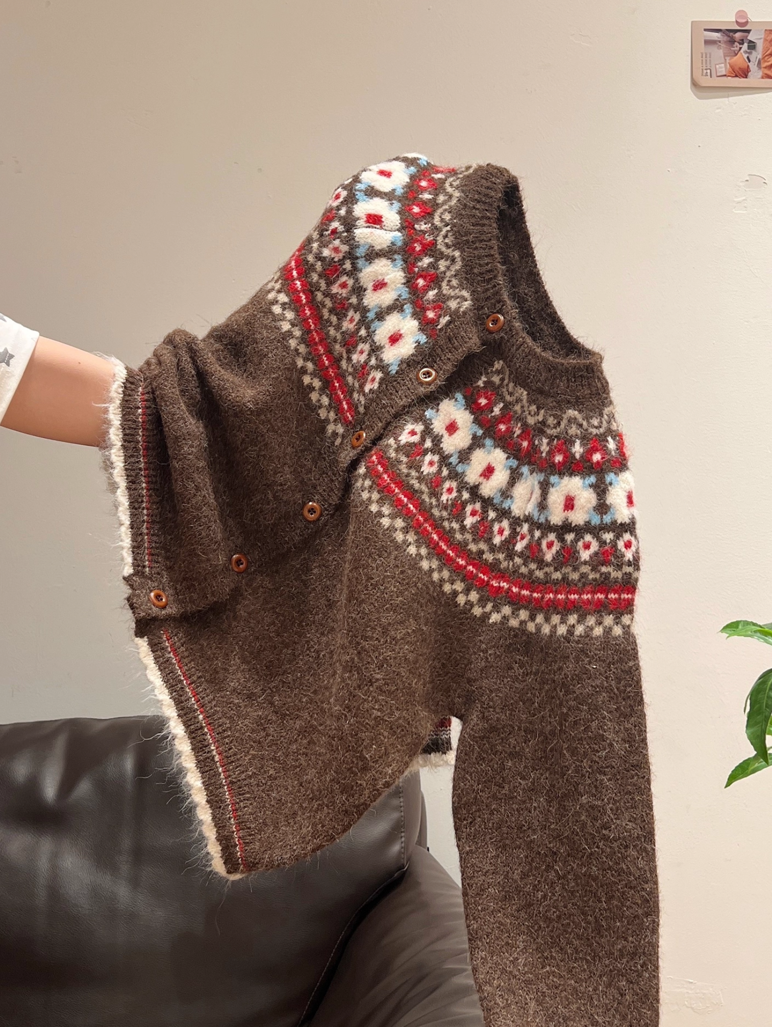 BROWN ISLE WOOLEN CARDIGAN