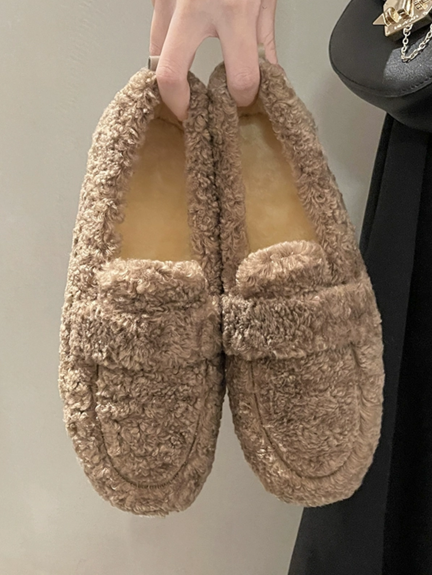 COMFY WARM SLIPPERS