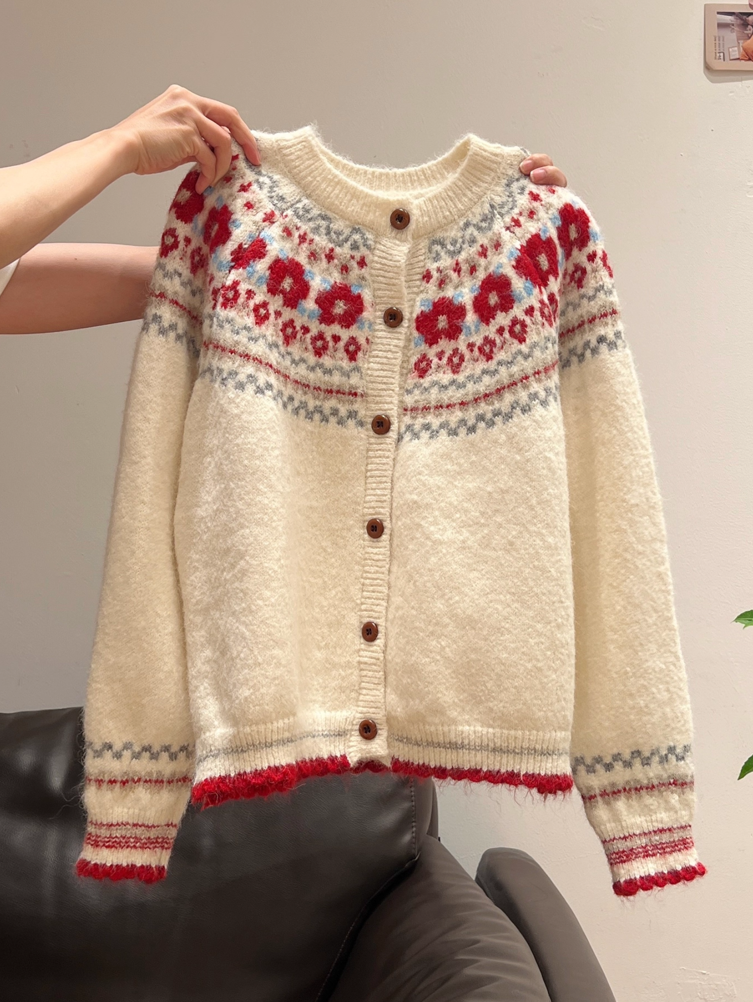 OATMEAL ISLE WOOLEN CARDIGAN