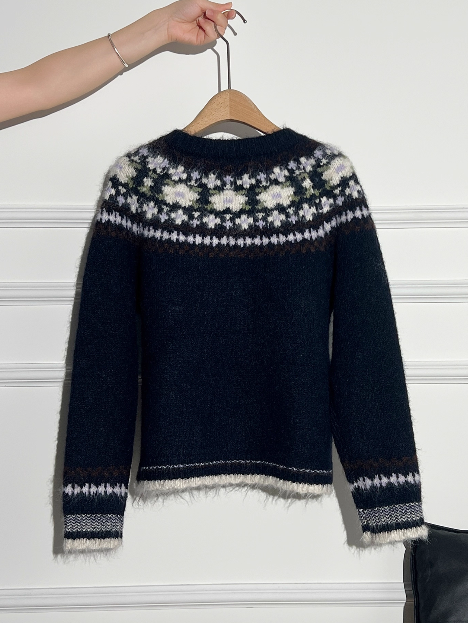 NAVY BLUE ROUND THICK NECK KNIT CARDIGAN