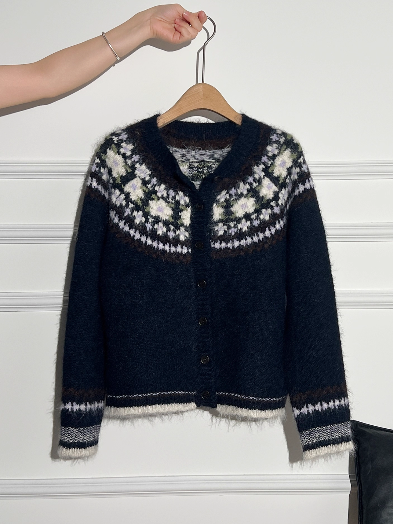 NAVY BLUE ROUND THICK NECK KNIT CARDIGAN