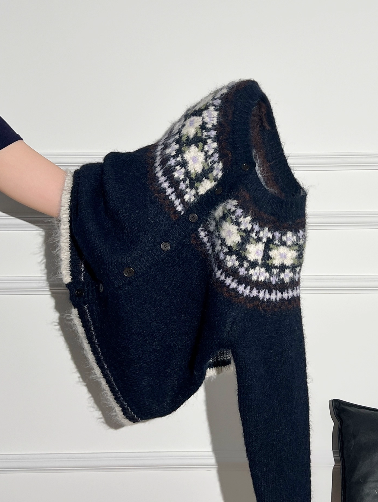 NAVY BLUE ROUND THICK NECK KNIT CARDIGAN