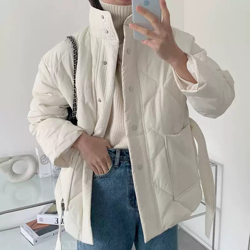 HIGH-NECK QUILTED PADDED SHORT COAT WITH BELTED WAIST