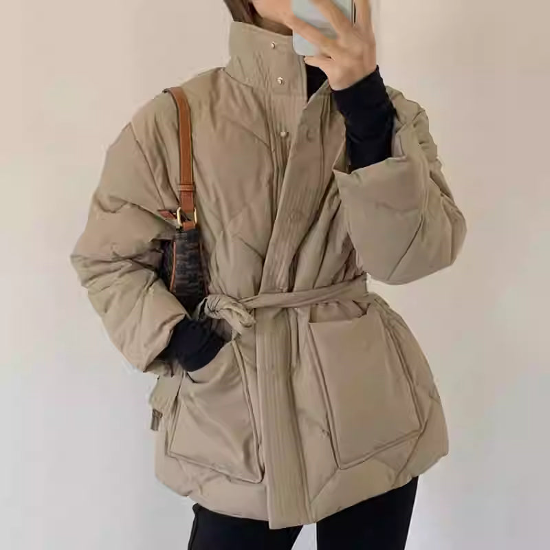 HIGH-NECK QUILTED PADDED SHORT COAT WITH BELTED WAIST