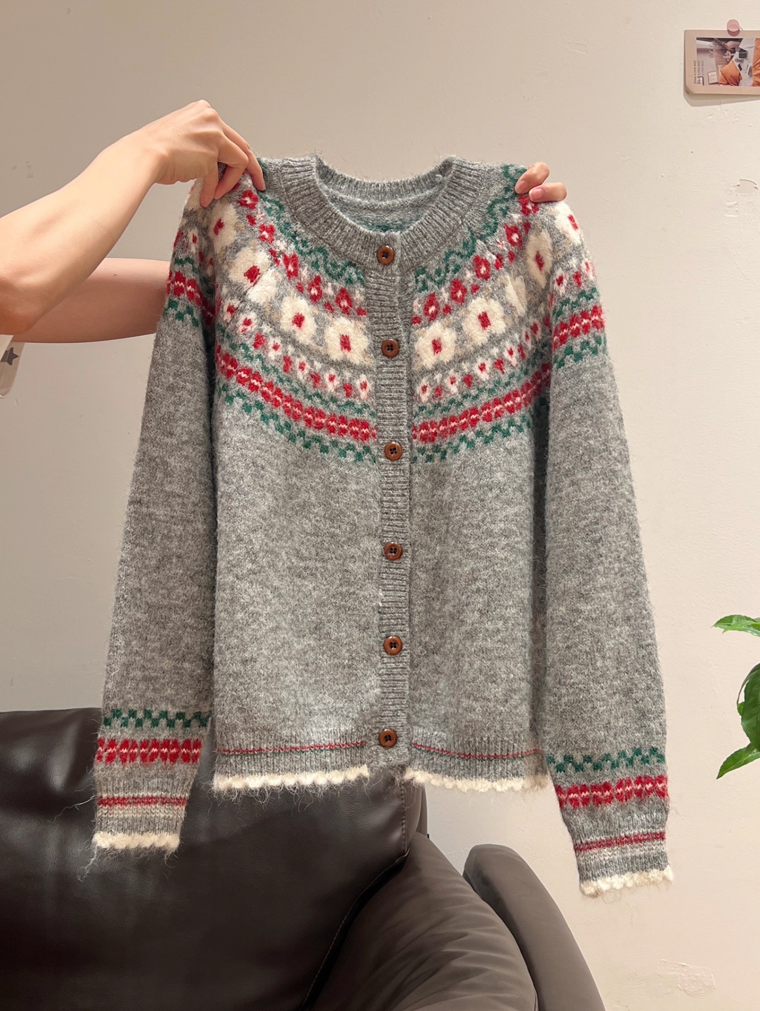 GRAY ISLE WOOLEN CARDIGAN