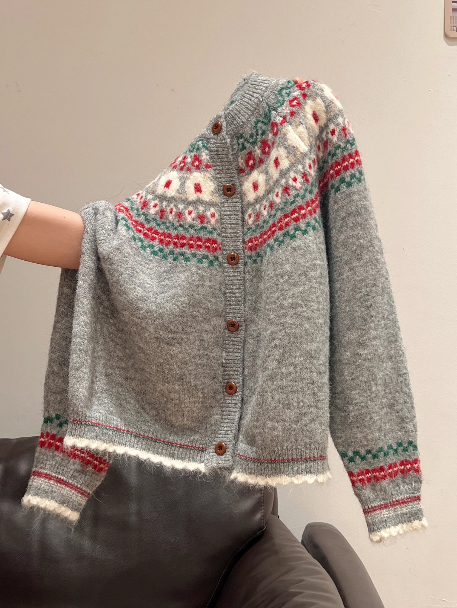 GRAY ISLE WOOLEN CARDIGAN