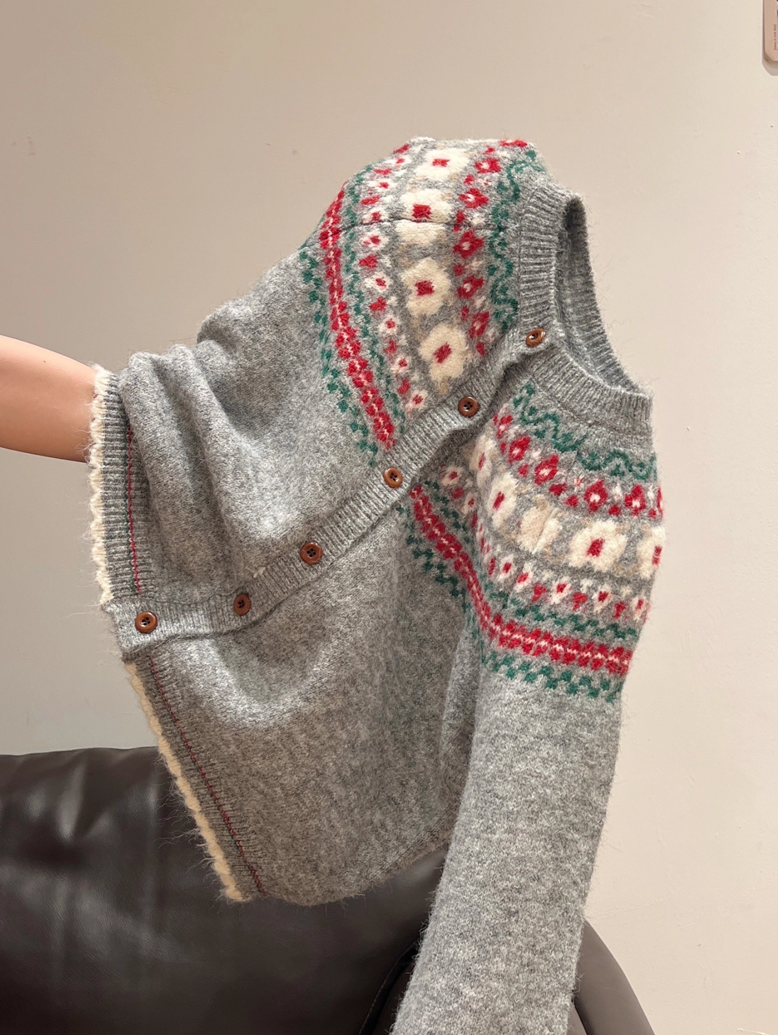 GRAY ISLE WOOLEN CARDIGAN