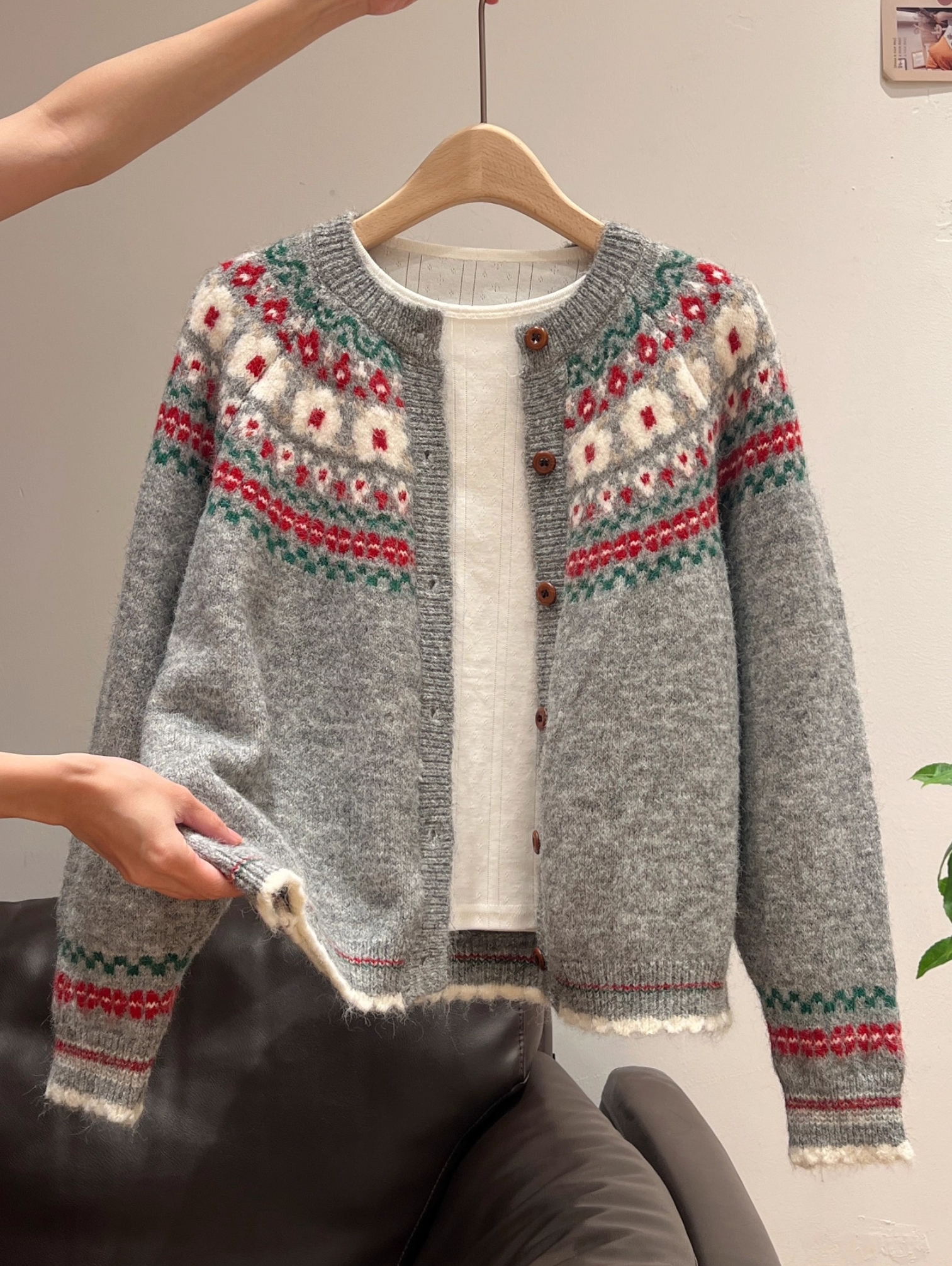 GRAY ISLE WOOLEN CARDIGAN