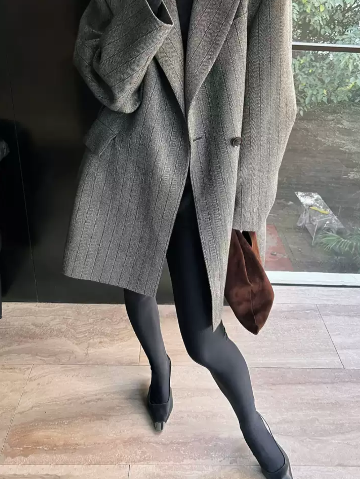 SLIM FIT MID-LENGTH SINGLE-BUTTON BLAZER