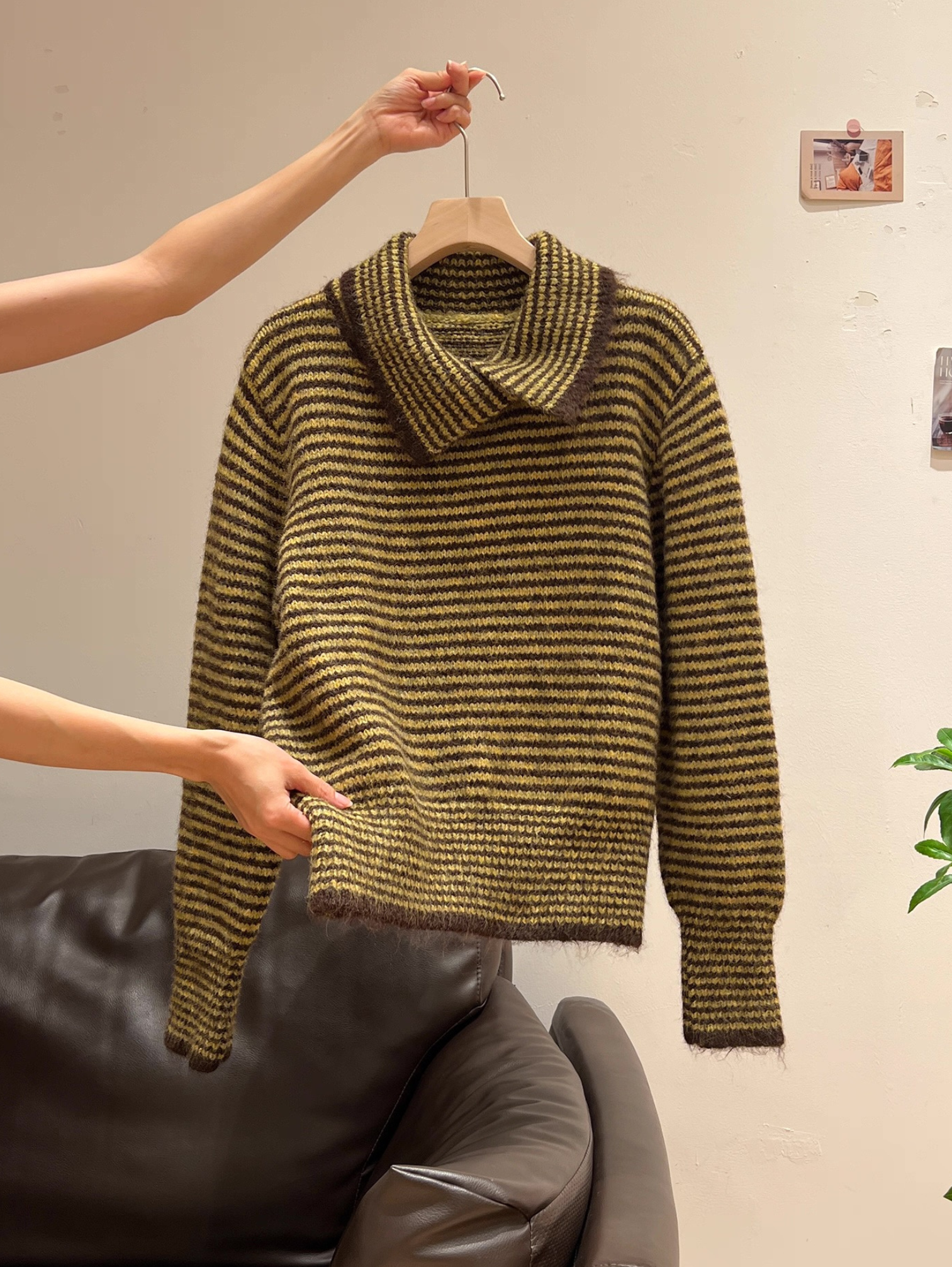 YELLOW TURTLENECK STRIPE COLLAR SWEATER