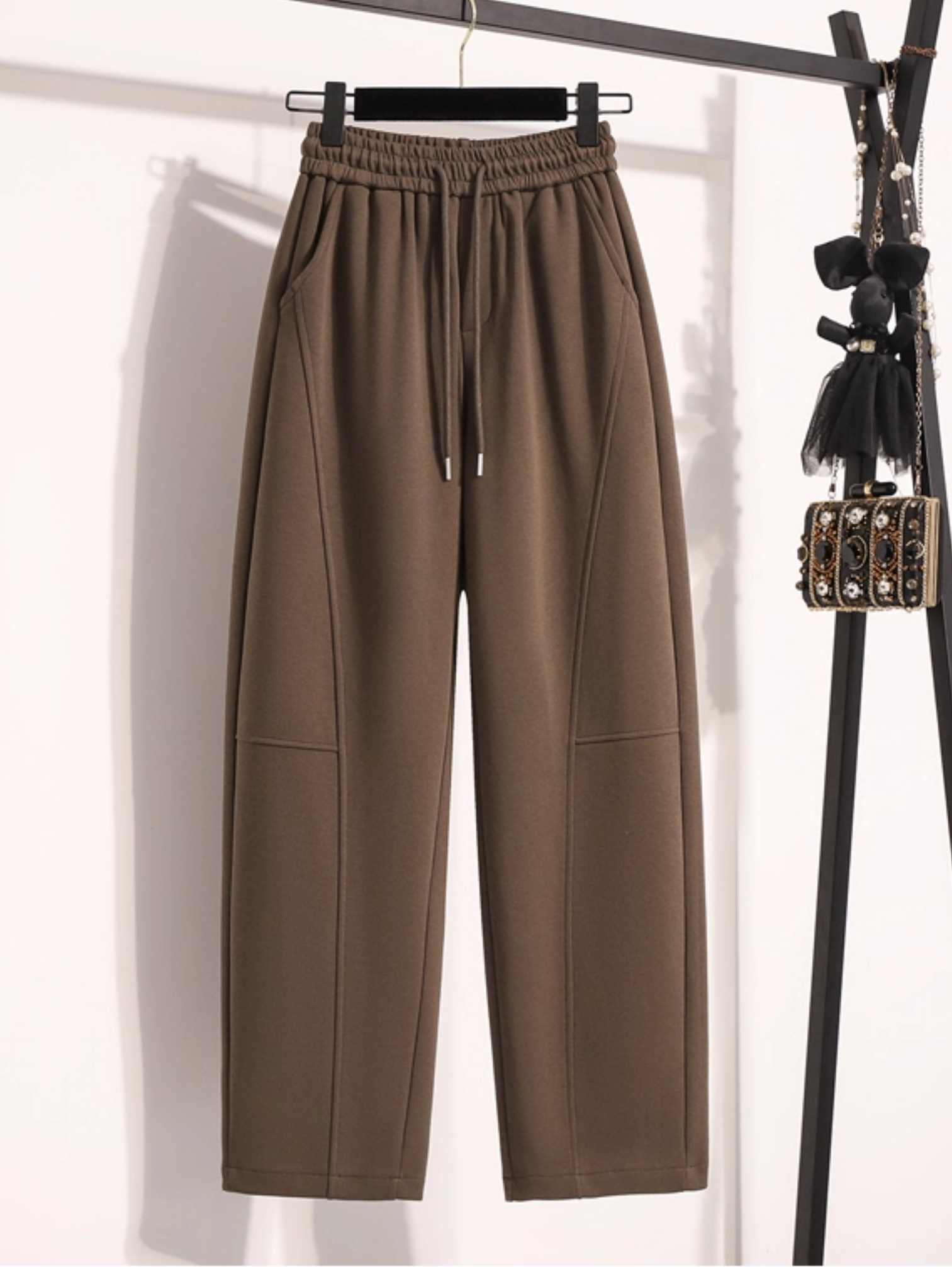 LOOSE BANANA SWEATPANTS