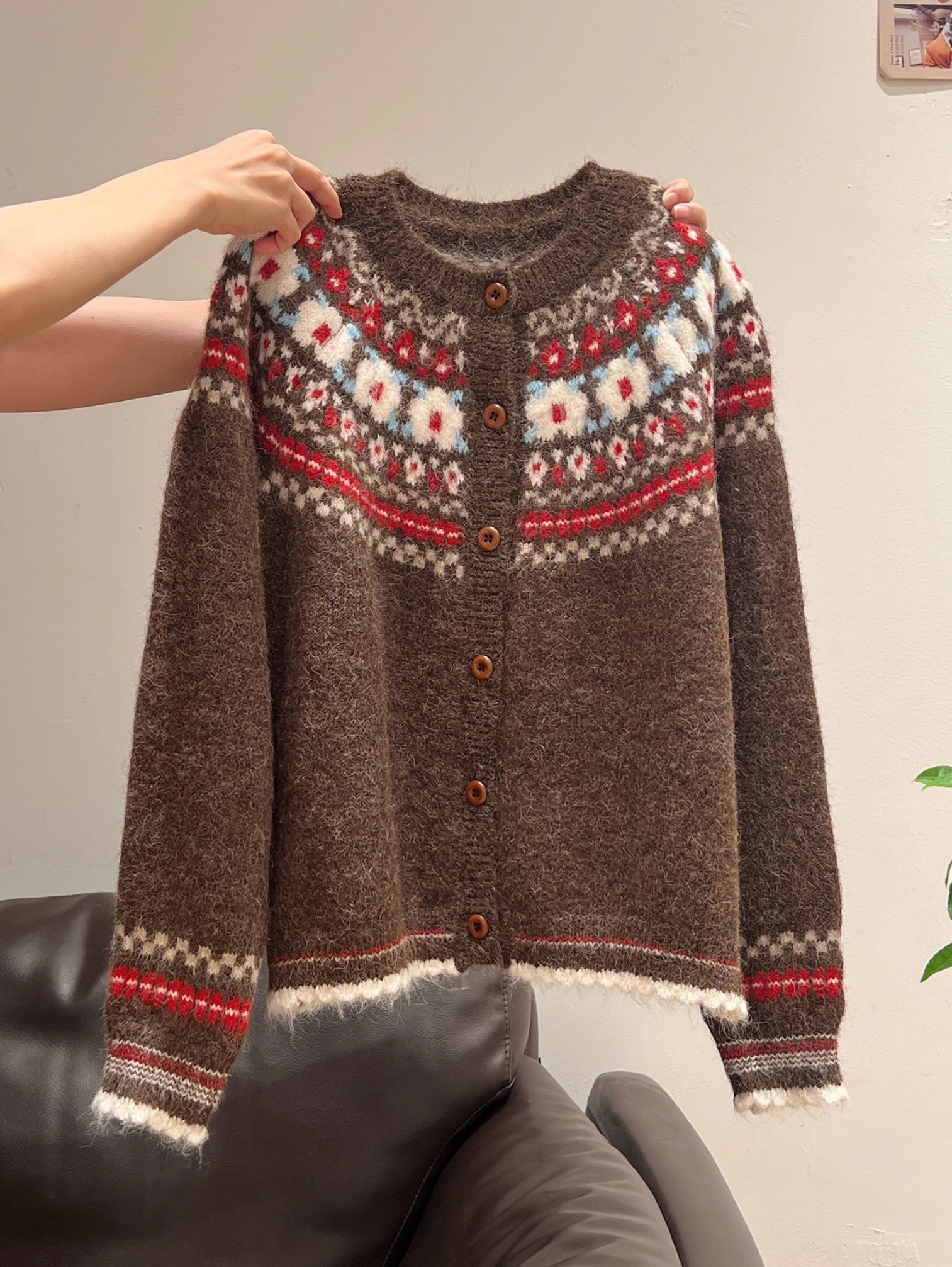 BROWN ISLE WOOLEN CARDIGAN