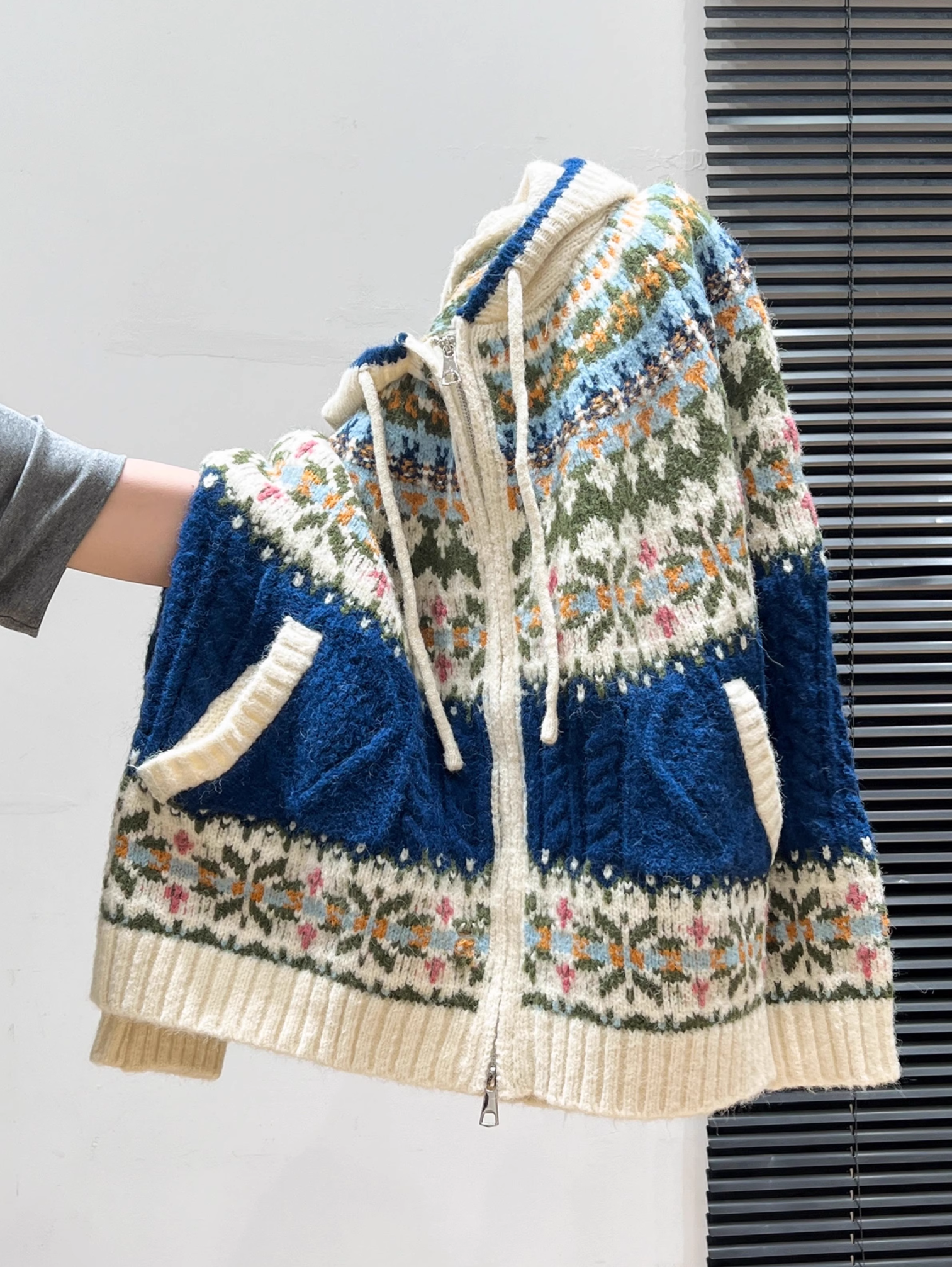 FAIR ISLE SNOWFLAKE ZIP HOODIE CARDIGAN