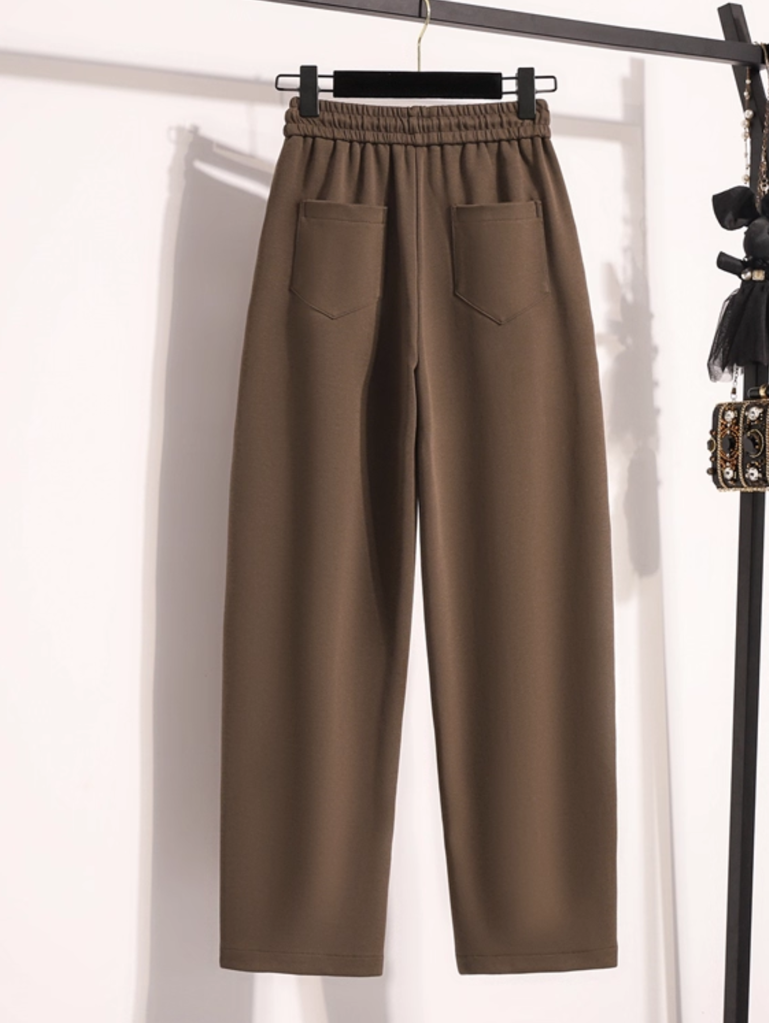 LOOSE BANANA SWEATPANTS