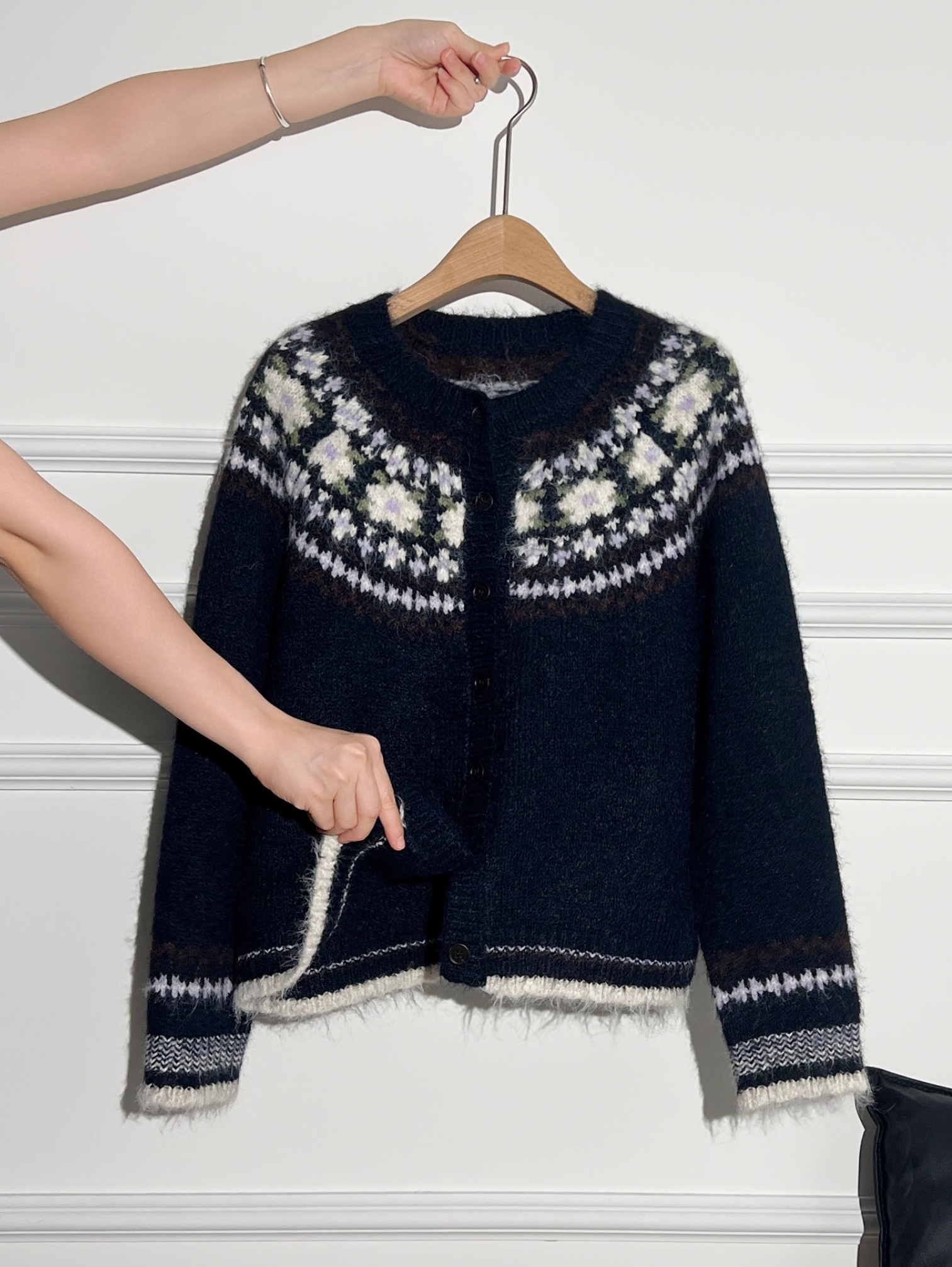 NAVY BLUE ROUND THICK NECK KNIT CARDIGAN