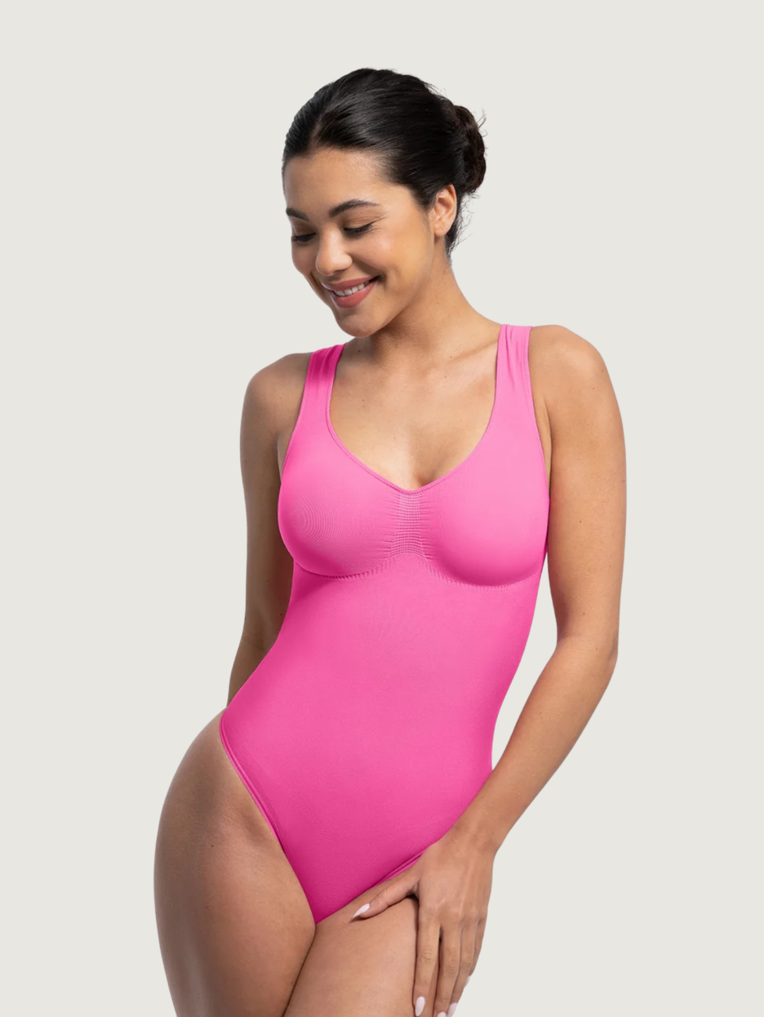 SCULPTING SEAMLESS THONG BODYSUIT